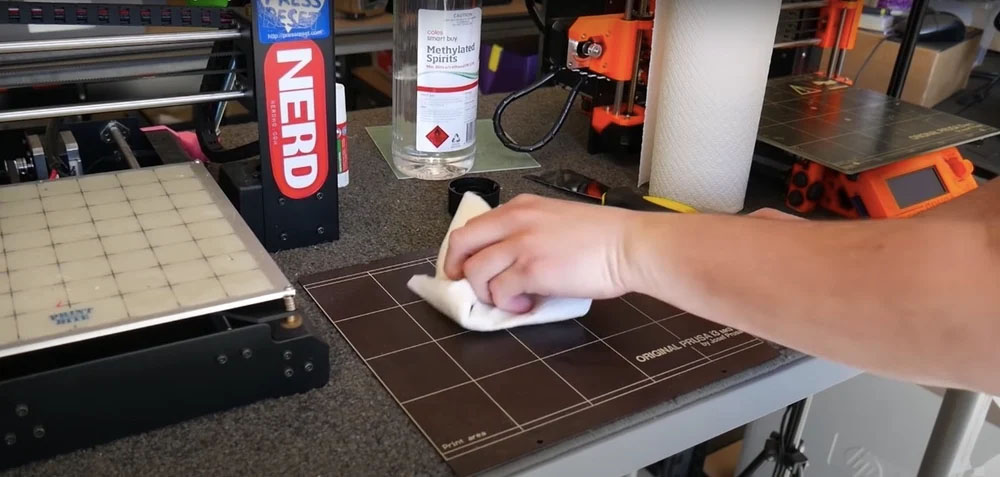 Чистка рабочего стола 3D принтера